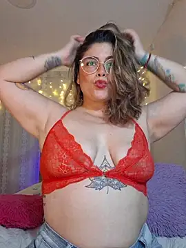 Juliietha servas online show from 05-18-26, 01:13