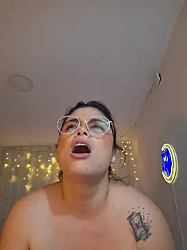 Juliietha servas online show from 05-19-26, 01:56