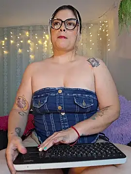 Juliietha servas online show from 06-10-26, 09:14