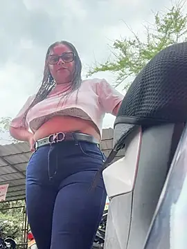 Snapshot of Sol_biglips chatting on 01-27-25, 05:37 Sol biglips online show from 01-27-25, 05:37