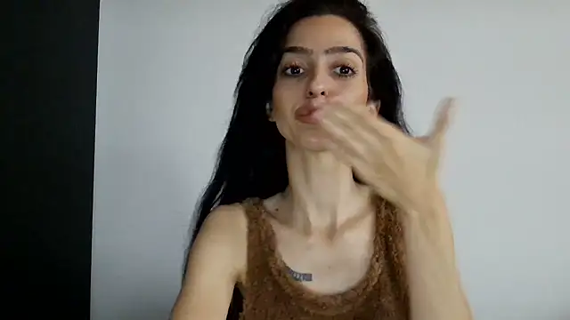 Snapshot of exotic_brunettee chatting on 12-21-24, 09:01 exotic brunettee online show from 12-21-24, 09:01