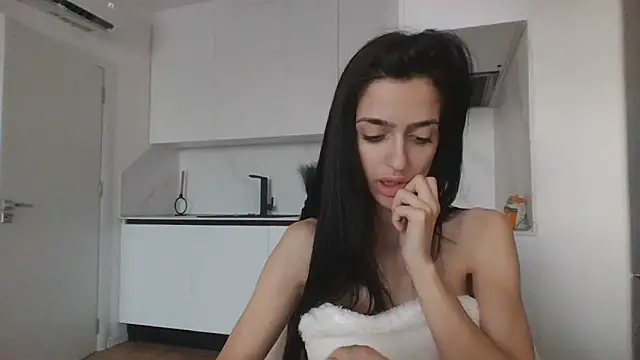 Snapshot of exotic_brunettee chatting on 01-04-25, 01:31 exotic brunettee online show from 01-04-25, 01:31