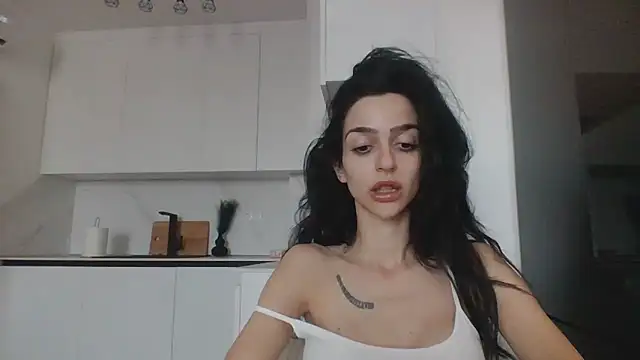Snapshot of exotic_brunettee chatting on 01-09-25, 01:13 exotic brunettee online show from 01-09-25, 01:13