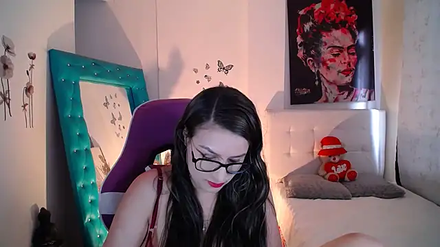 esmeraldaa230 online show from 09-30-25, 07:52