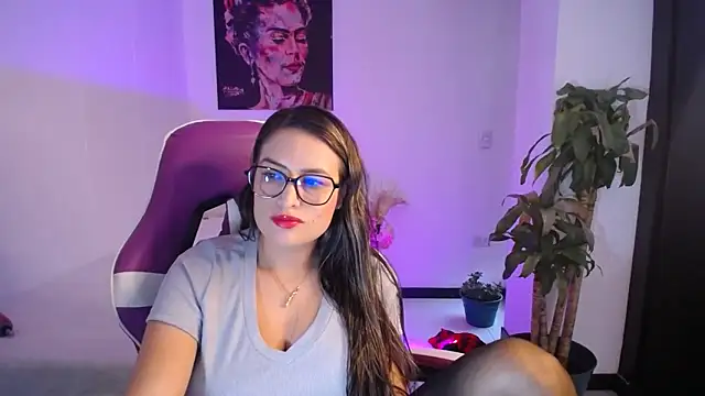 esmeraldaa230 online show from 11-24-25, 08:19