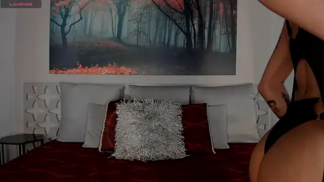 LunaRuso online show from 02-19-25, 08:10