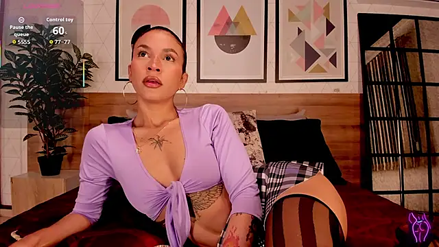 LunaRuso online show from 10-24-25, 08:05