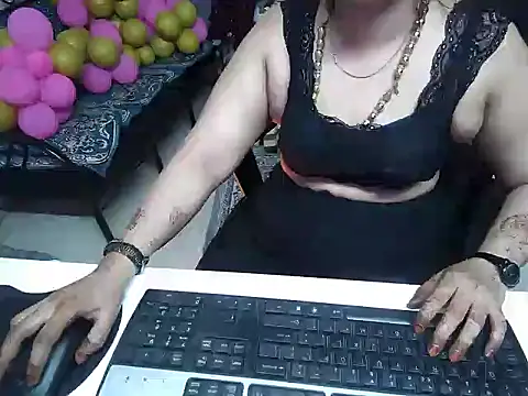 Snapshot of Arushisingh8888 chatting on 12-18-24, 11:45 Arushisingh8888 online show from 12-18-24, 11:45