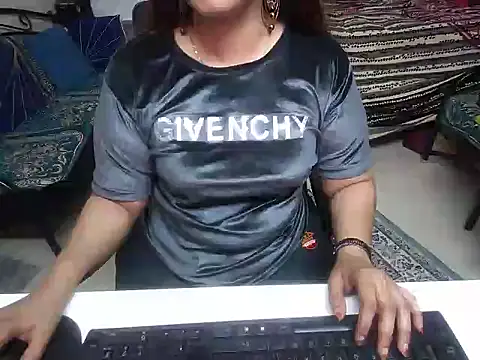 Snapshot of Arushisingh8888 chatting on 02-05-25, 10:51 Arushisingh8888 online show from 02-05-25, 10:51