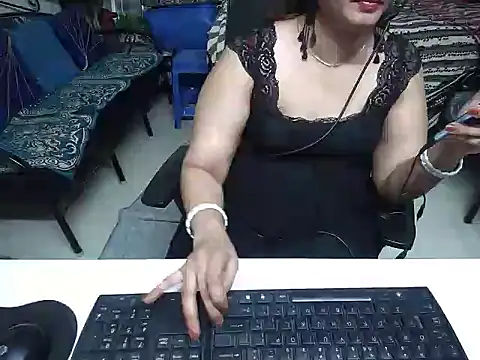 Snapshot of Arushisingh8888 chatting on 03-08-25, 08:11 Arushisingh8888 online show from 03-08-25, 08:11
