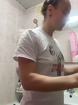 Snapshot of AlisaKissss chatting on 02-08-25, 06:44 AlisaKissss online show from 02-08-25, 06:44