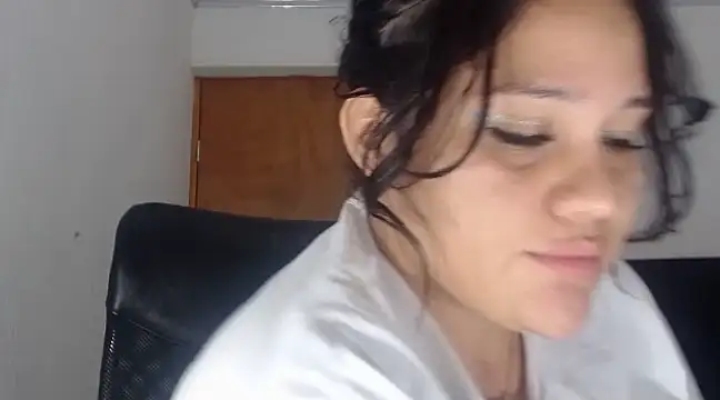 Snapshot of melissa4855 chatting on 01-06-25, 01:31 melissa4855 online show from 01-06-25, 01:31