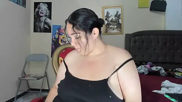 Snapshot of melissa4855 chatting on 03-12-26, 01:34 melissa4855 online show from 03-12-26, 01:34