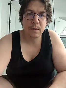 Snapshot of owned_by_goddess_laurie chatting on 05-14-26, 05:58 owned by goddess laurie online show from 05-14-26, 05:58