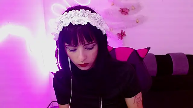 Snapshot of Kind_Scarlett chatting on 12-13-24, 02:43 Kind Scarlett online show from 12-13-24, 02:43