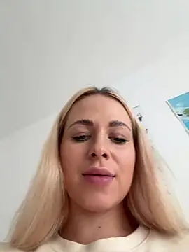 Snapshot of streetdoll chatting on 02-09-25, 03:34 streetdoll online show from 02-09-25, 03:34
