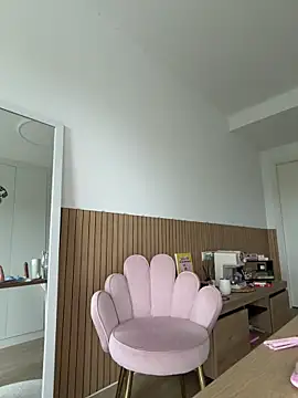 streetdoll online show from 04-19-26, 06:35