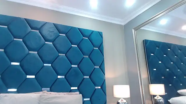 ThaniaJones online show from 04-06-26, 11:55