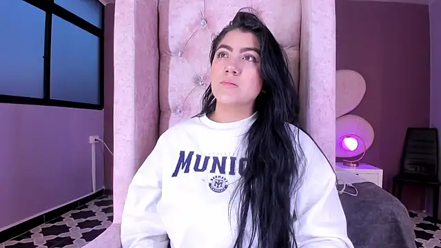 Snapshot of PaulinaDuarte chatting on 12-27-24, 11:17 PaulinaDuarte online show from 12-27-24, 11:17