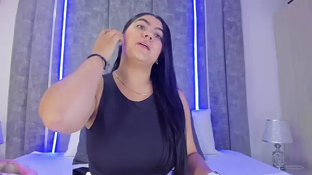Snapshot of PaulinaDuarte chatting on 12-28-24, 12:45 PaulinaDuarte online show from 12-28-24, 12:45