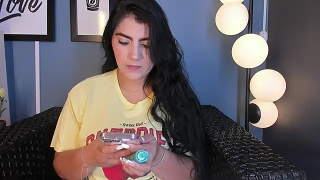 Snapshot of PaulinaDuarte chatting on 02-14-25, 01:29 PaulinaDuarte online show from 02-14-25, 01:29