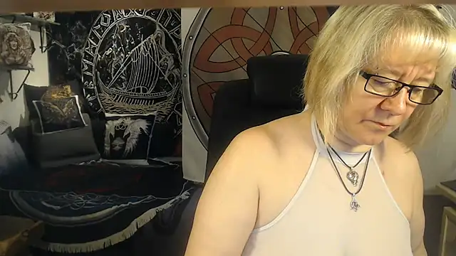 Snapshot of TittenMichelle chatting on 02-27-25, 07:44 TittenMichelle online show from 02-27-25, 07:44