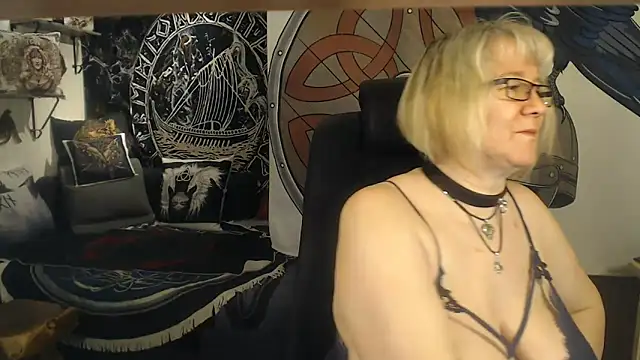 Snapshot of TittenMichelle chatting on 02-28-25, 03:15 TittenMichelle online show from 02-28-25, 03:15