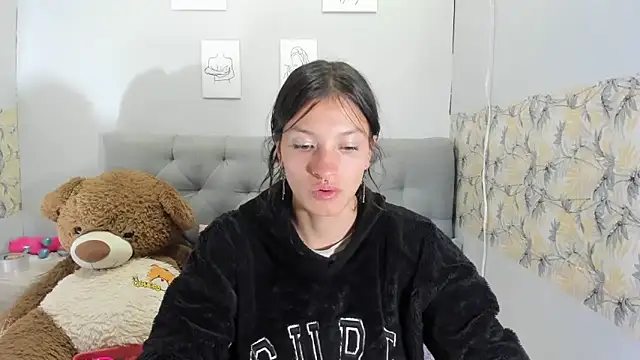 Snapshot of Emma-Wilson chatting on 01-08-25, 04:55 Emma-Wilson online show from 01-08-25, 04:55