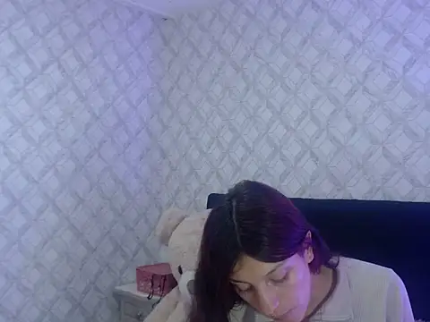 Snapshot of Emma-Wilson chatting on 10-15-25, 05:18 Emma-Wilson online show from 10-15-25, 05:18