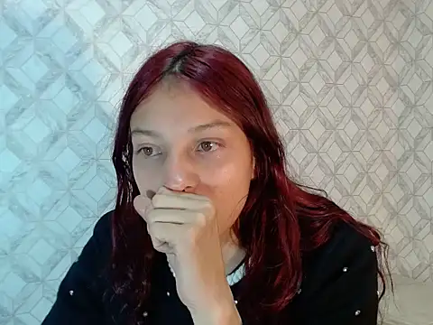 Snapshot of Emma-Wilson chatting on 06-23-26, 03:48 Emma-Wilson online show from 06-23-26, 03:48