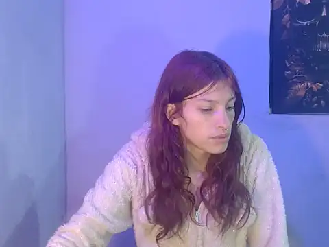 Snapshot of Emma-Wilson chatting on 07-14-26, 02:05 Emma-Wilson online show from 07-14-26, 02:05