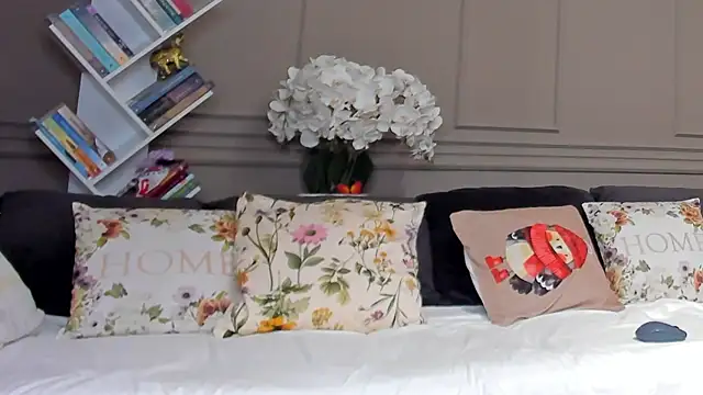 Deliciouslips online show from 11-04-25, 02:05