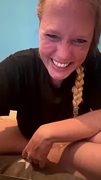 Snapshot of MoniqueLaFee chatting on 07-20-26, 07:00 MoniqueLaFee online show from 07-20-26, 07:00