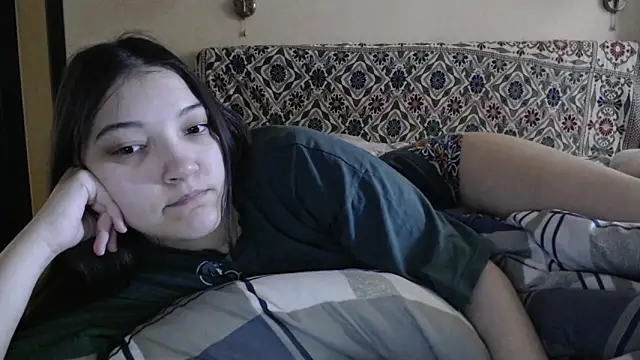 Snapshot of AlisaDevis chatting on 12-31-24, 12:04 AlisaDevis online show from 12-31-24, 12:04