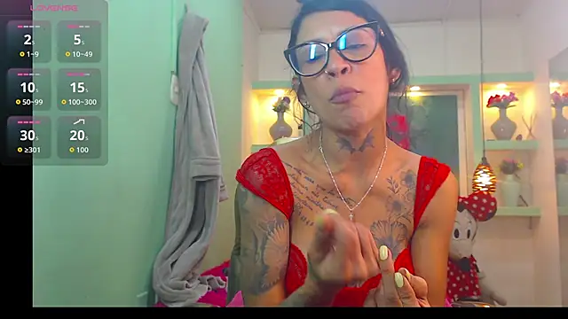 lorenapinto online show from 06-10-26, 04:12