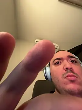 Snapshot of Daz012d chatting on 04-13-26, 05:35 Daz012d online show from 04-13-26, 05:35