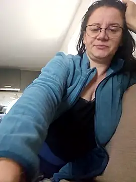 KristenVega online show from 10-29-25, 08:16