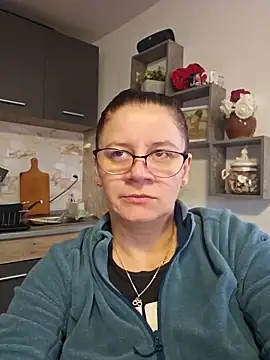 KristenVega online show from 11-17-25, 07:47