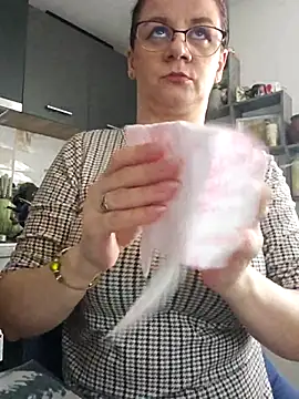 KristenVega online show from 12-17-25, 09:37