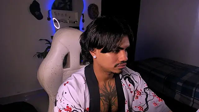 Young laroi online show from 12-31-24, 10:12