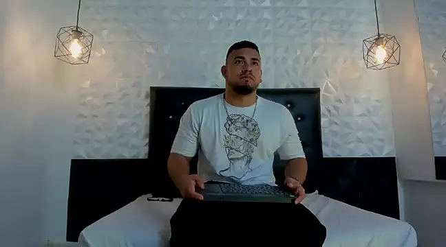 BrianMalonee online show from 03-10-25, 01:43