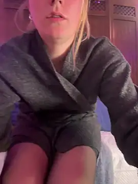 Snapshot of selenaluvv chatting on 03-25-26, 04:02 selenaluvv online show from 03-25-26, 04:02