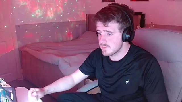 Snapshot of maxy49 chatting on 11-22-25, 03:00 maxy49 online show from 11-22-25, 03:00