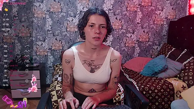 pretty cristal69 online show from 04-17-26, 10:24