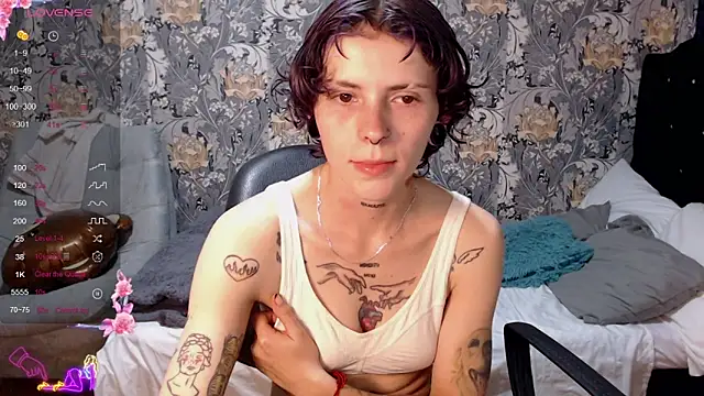 Snapshot of pretty_cristal69 chatting on 06-10-26, 11:24 pretty cristal69 online show from 06-10-26, 11:24