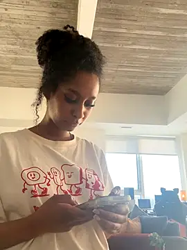 Your Paris online show from 12-19-25, 04:58