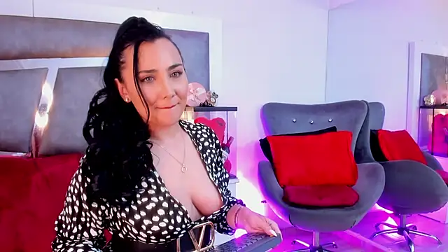 Evangeline Taylorr online show from 02-08-25, 07:49