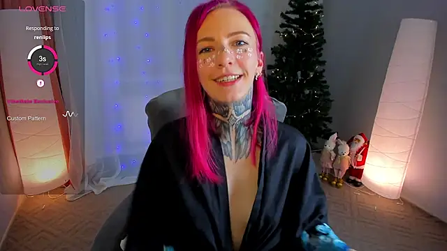 Snapshot of Roxy_____ chatting on 12-13-24, 02:43 Roxy      online show from 12-13-24, 02:43