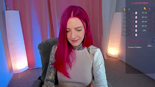 Snapshot of Roxy_____ chatting on 02-06-25, 06:35 Roxy      online show from 02-06-25, 06:35
