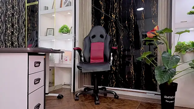 MissEscarleth online show from 03-20-26, 02:16